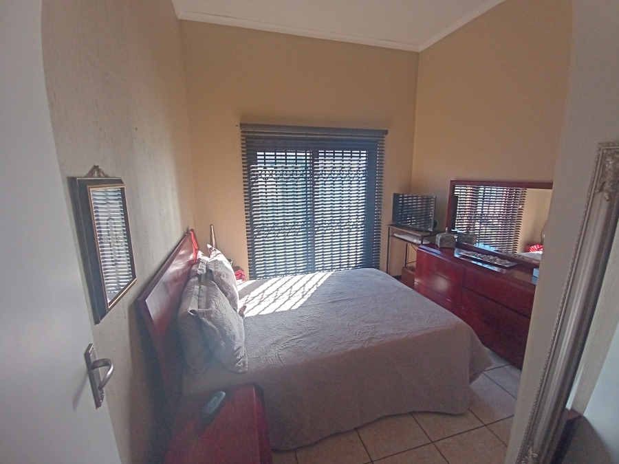 3 Bedroom Property for Sale in Oakdene Gauteng