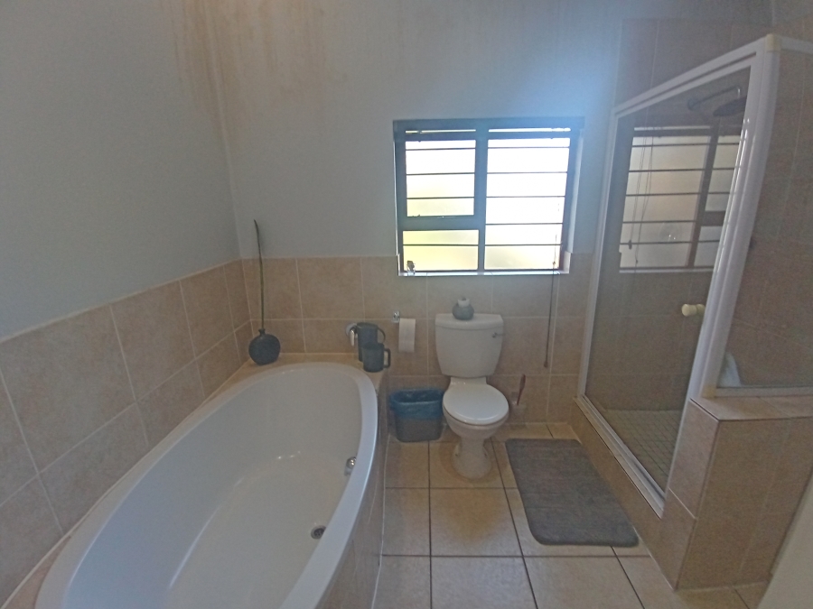 3 Bedroom Property for Sale in Oakdene Gauteng