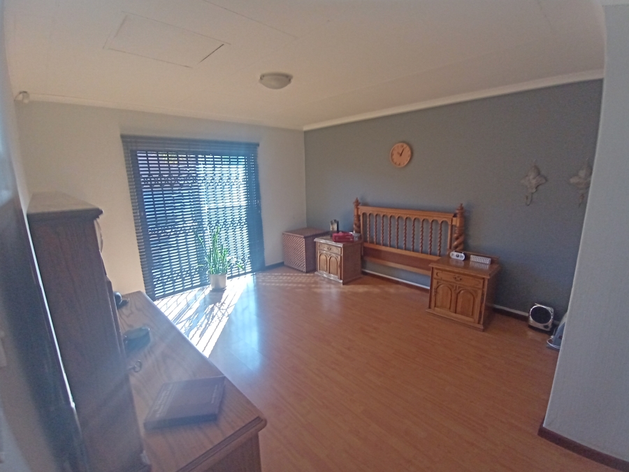 3 Bedroom Property for Sale in Oakdene Gauteng