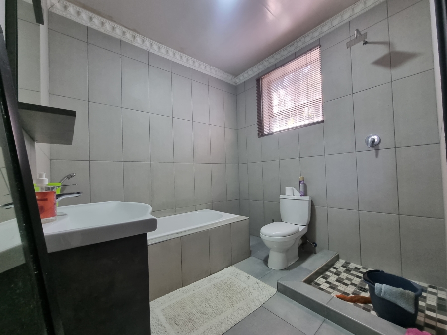 3 Bedroom Property for Sale in Robertsham Gauteng