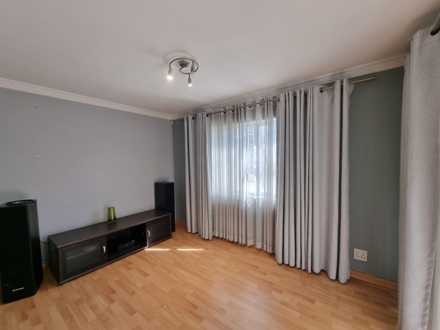 3 Bedroom Property for Sale in Robertsham Gauteng