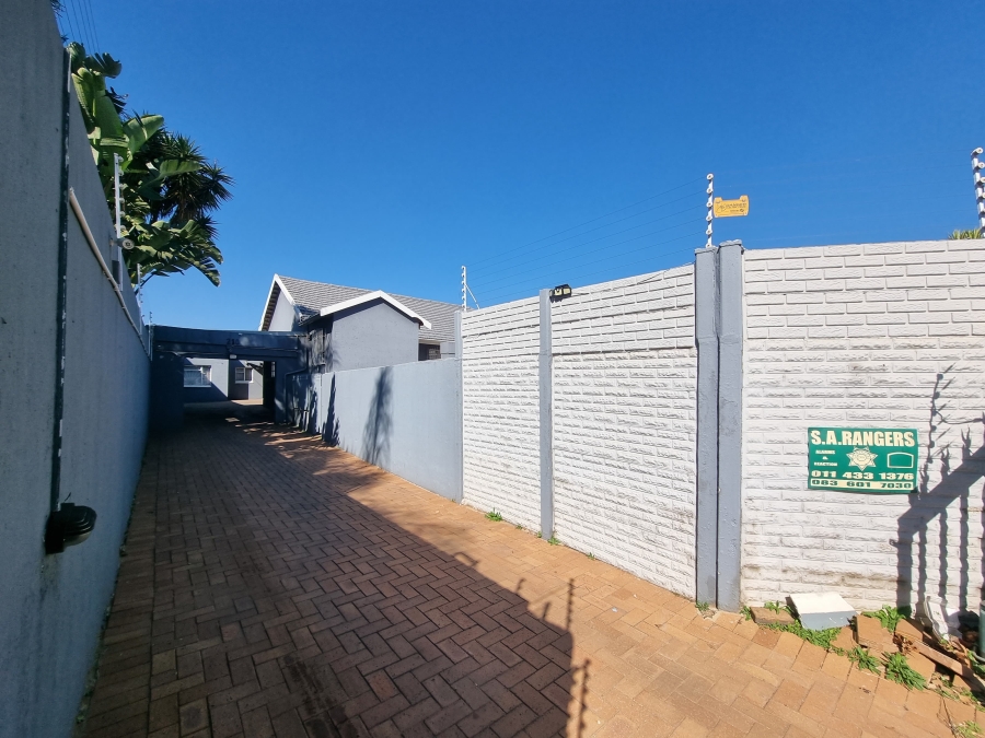 3 Bedroom Property for Sale in Robertsham Gauteng