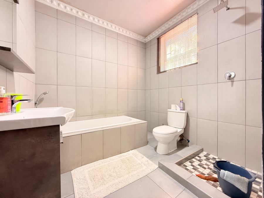 3 Bedroom Property for Sale in Robertsham Gauteng