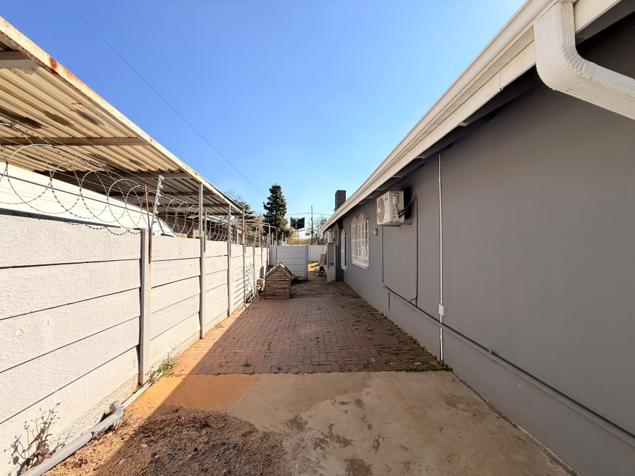 3 Bedroom Property for Sale in Robertsham Gauteng
