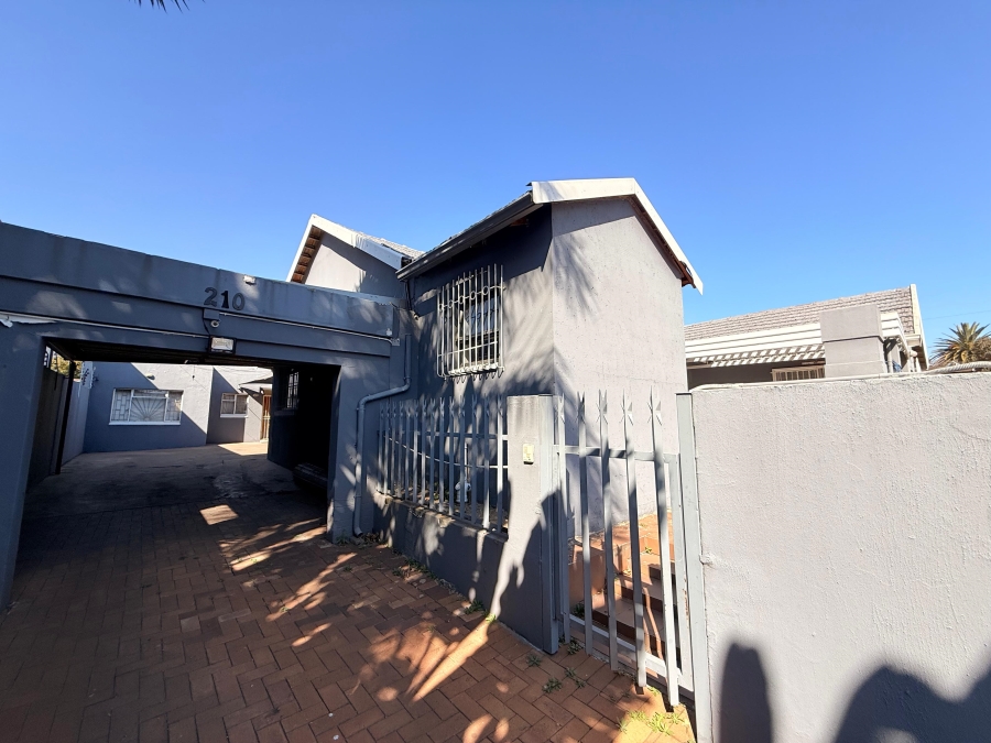 3 Bedroom Property for Sale in Robertsham Gauteng
