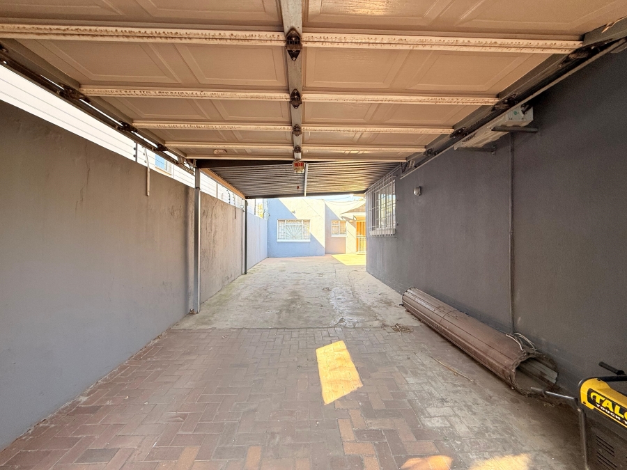 3 Bedroom Property for Sale in Robertsham Gauteng