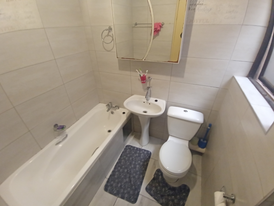 2 Bedroom Property for Sale in Winchester Hills Gauteng