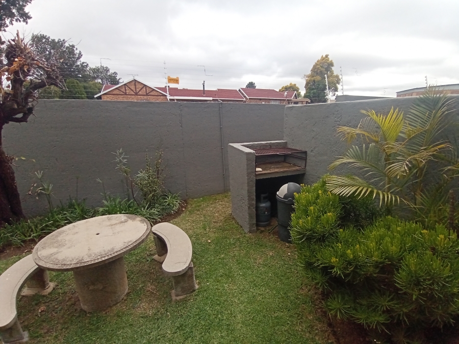 3 Bedroom Property for Sale in Brackendowns Gauteng