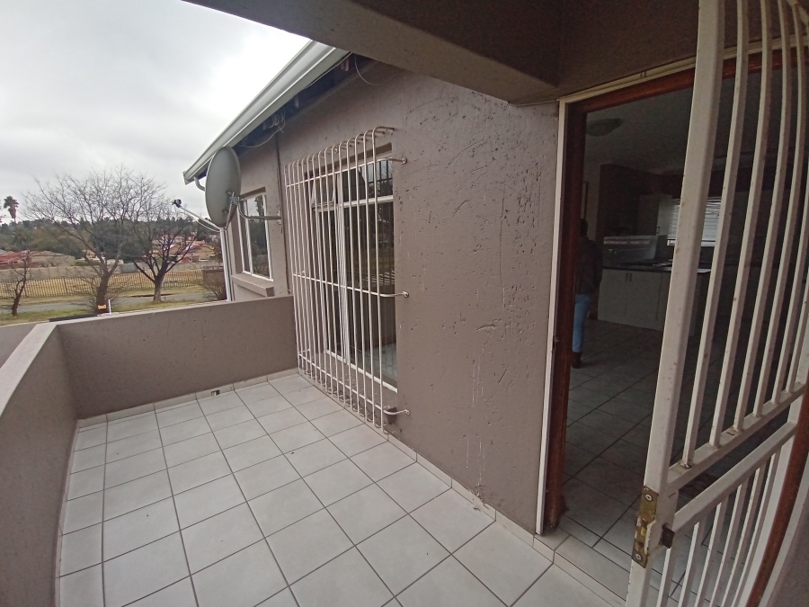 2 Bedroom Property for Sale in Brackendowns Gauteng