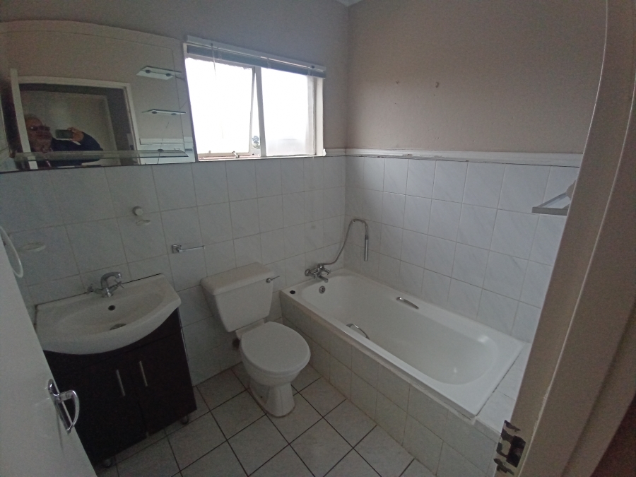 2 Bedroom Property for Sale in Brackendowns Gauteng