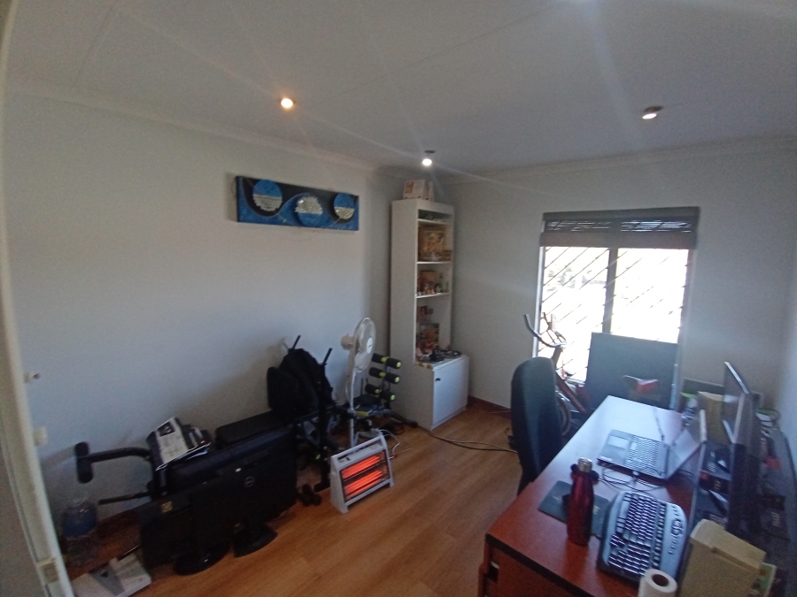 2 Bedroom Property for Sale in Bassonia Gauteng