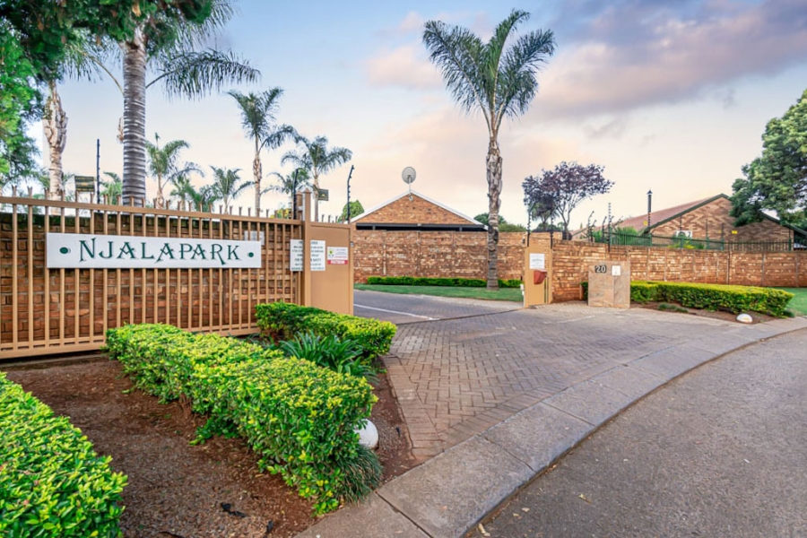 2 Bedroom Property for Sale in Pierre Van Ryneveld Gauteng