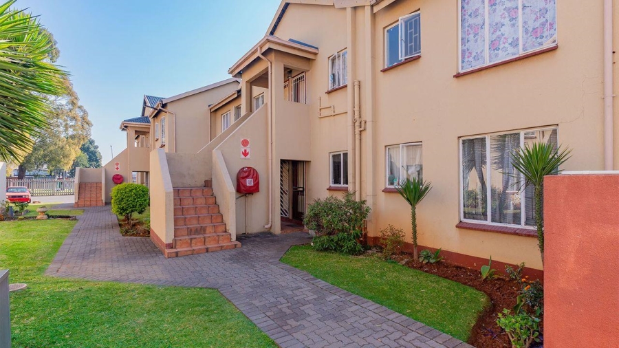 2 Bedroom Property for Sale in Lakefield Gauteng