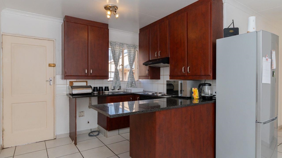 2 Bedroom Property for Sale in Lakefield Gauteng