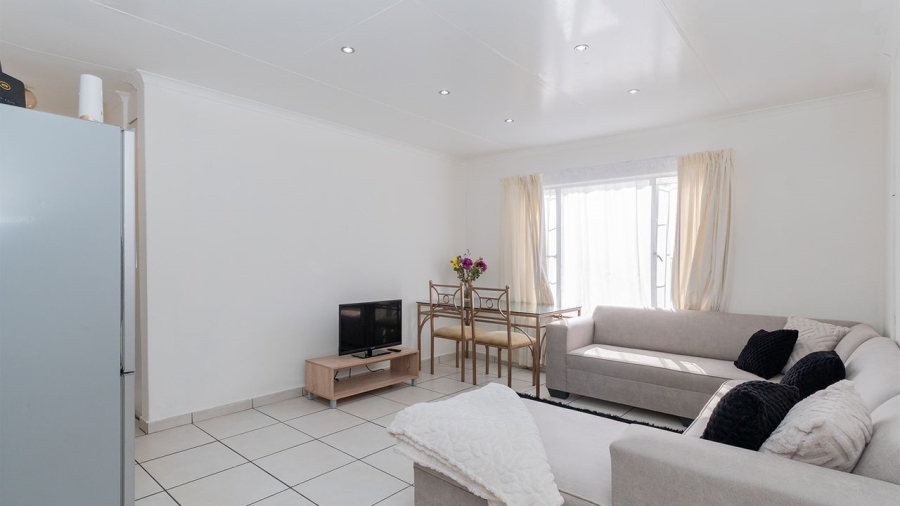 2 Bedroom Property for Sale in Lakefield Gauteng