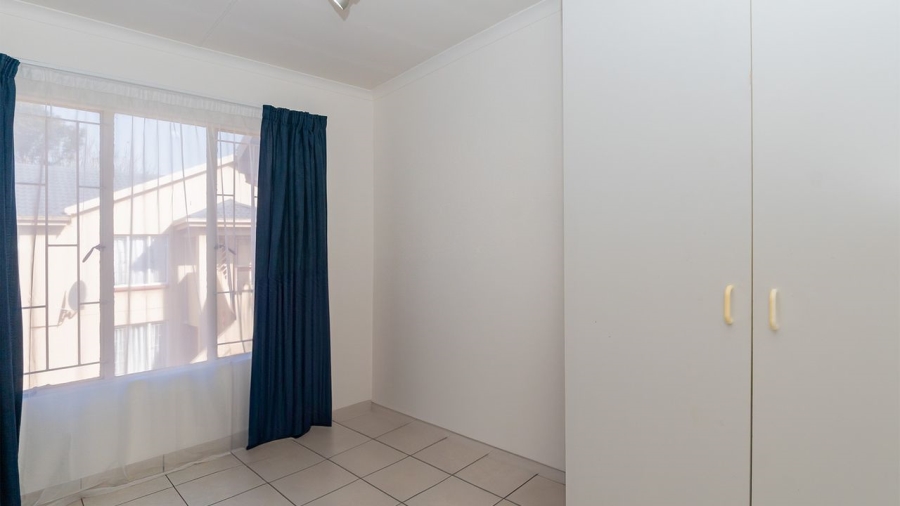 2 Bedroom Property for Sale in Lakefield Gauteng