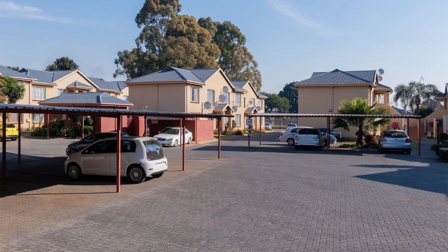2 Bedroom Property for Sale in Lakefield Gauteng