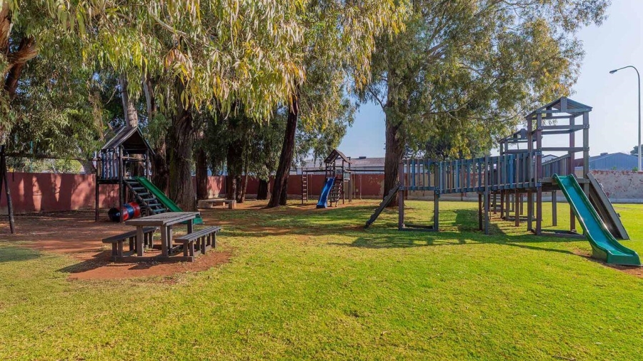 2 Bedroom Property for Sale in Lakefield Gauteng