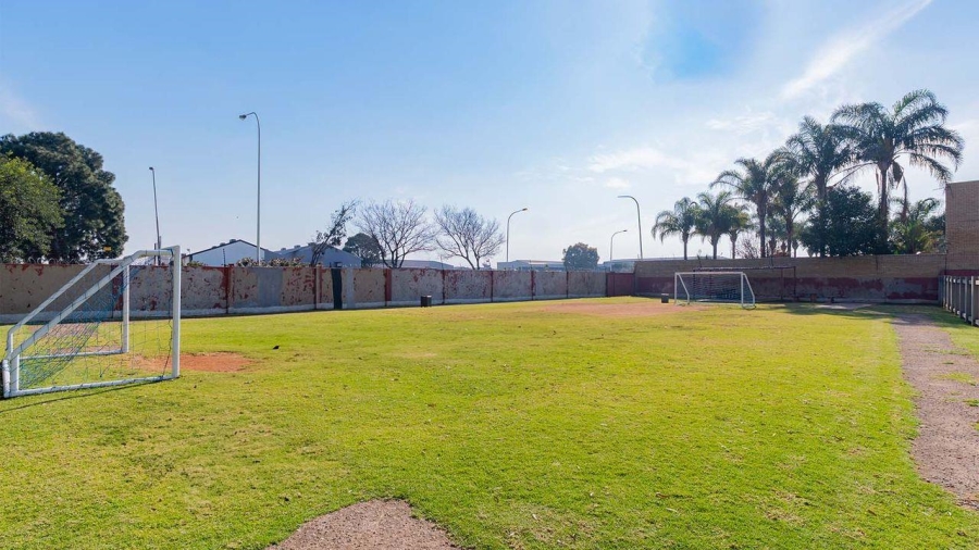 2 Bedroom Property for Sale in Lakefield Gauteng