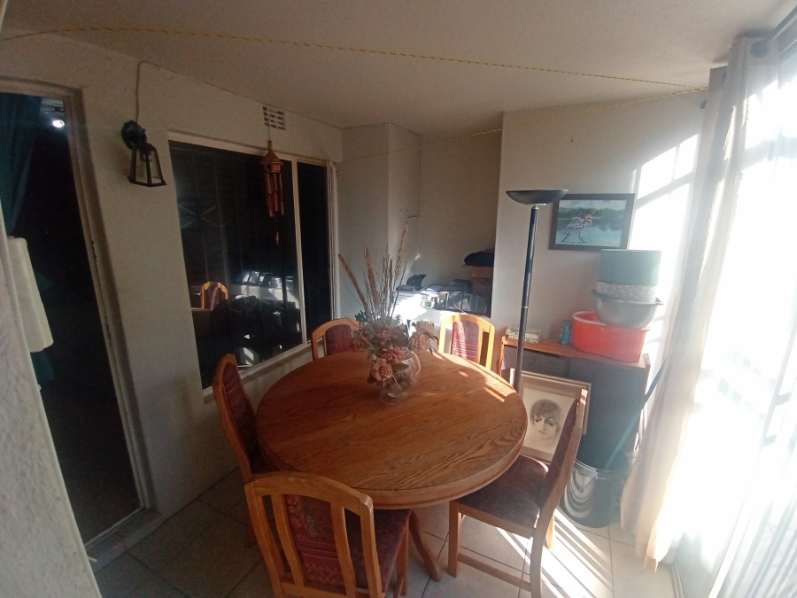 2 Bedroom Property for Sale in Mulbarton Gauteng