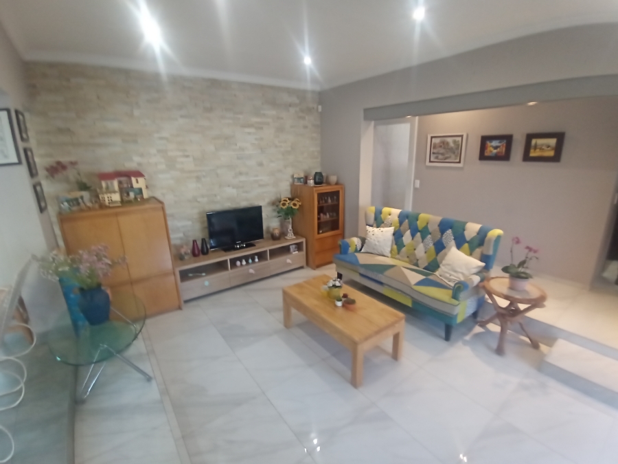 4 Bedroom Property for Sale in Glenvista Gauteng