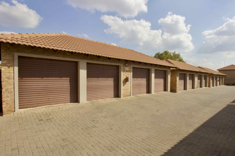 2 Bedroom Property for Sale in Annlin Gauteng