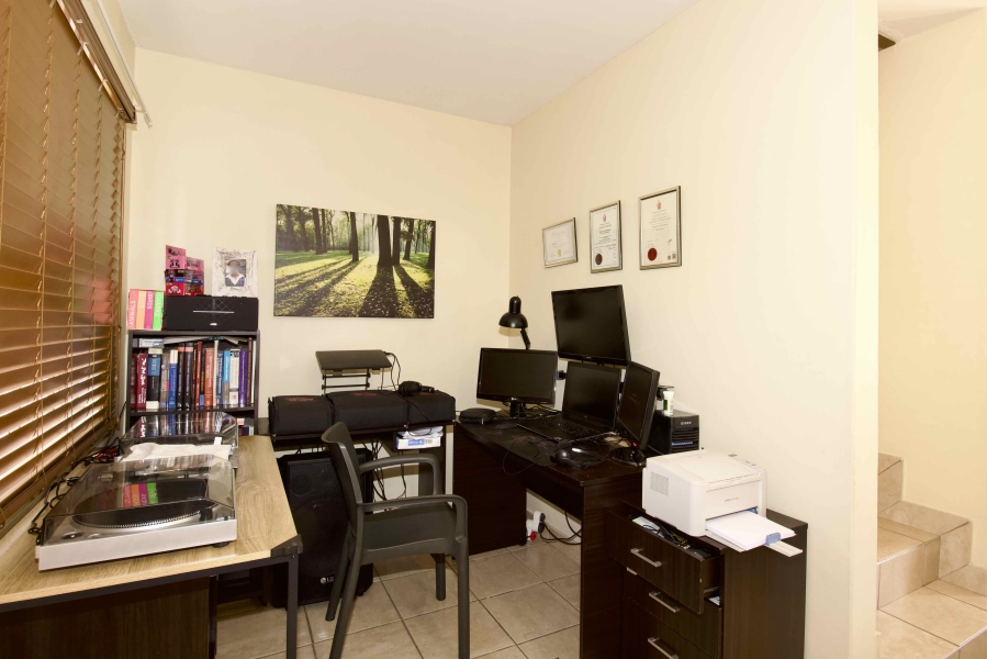 2 Bedroom Property for Sale in Annlin Gauteng