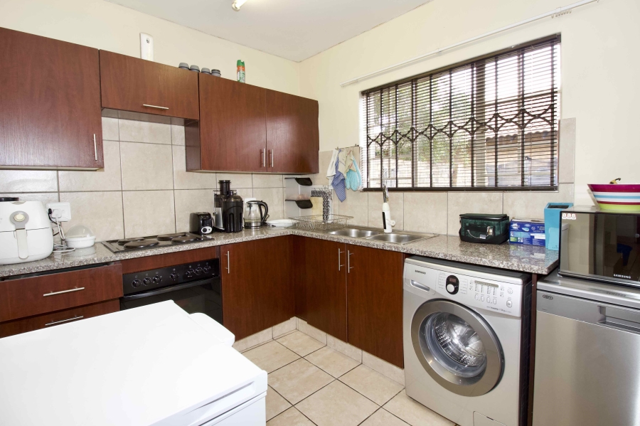 2 Bedroom Property for Sale in Annlin Gauteng