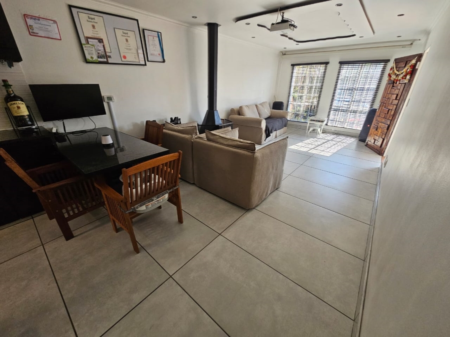 2 Bedroom Property for Sale in Albertsdal Gauteng