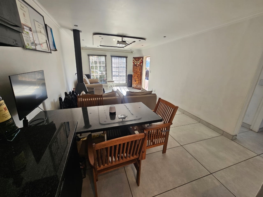 2 Bedroom Property for Sale in Albertsdal Gauteng