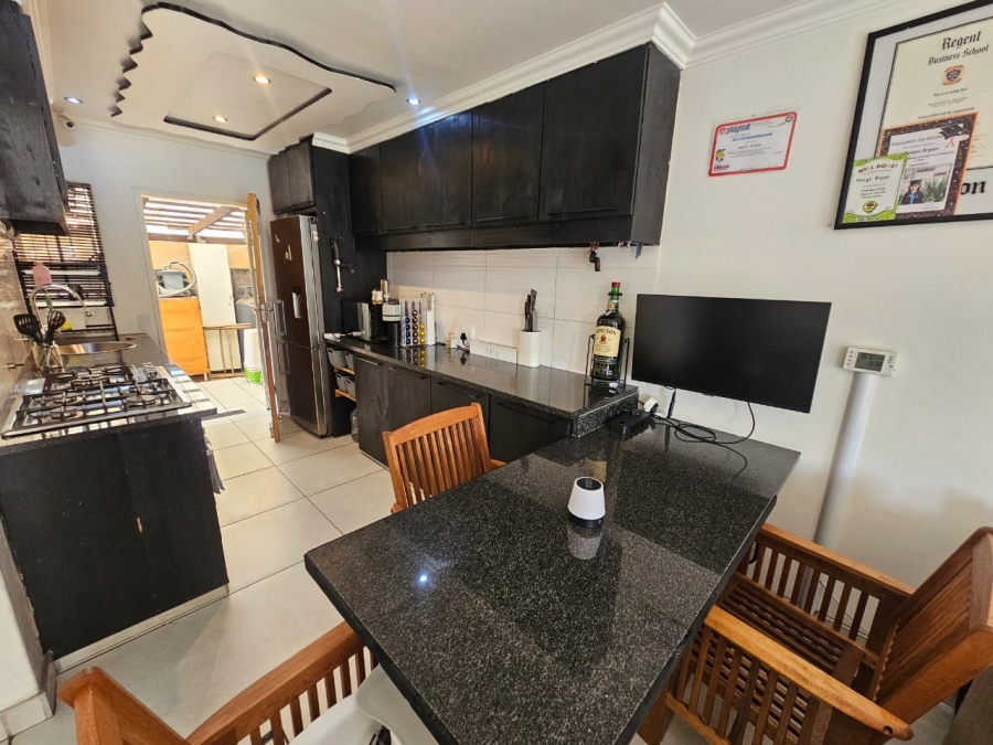 2 Bedroom Property for Sale in Albertsdal Gauteng