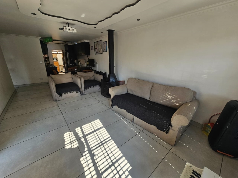 2 Bedroom Property for Sale in Albertsdal Gauteng