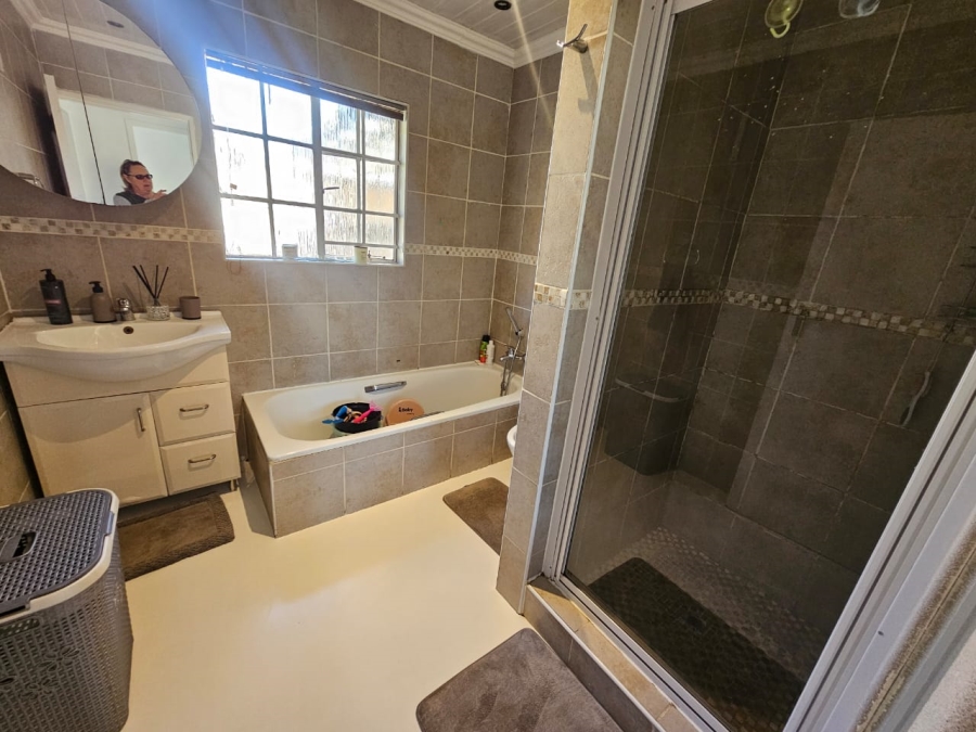 2 Bedroom Property for Sale in Albertsdal Gauteng