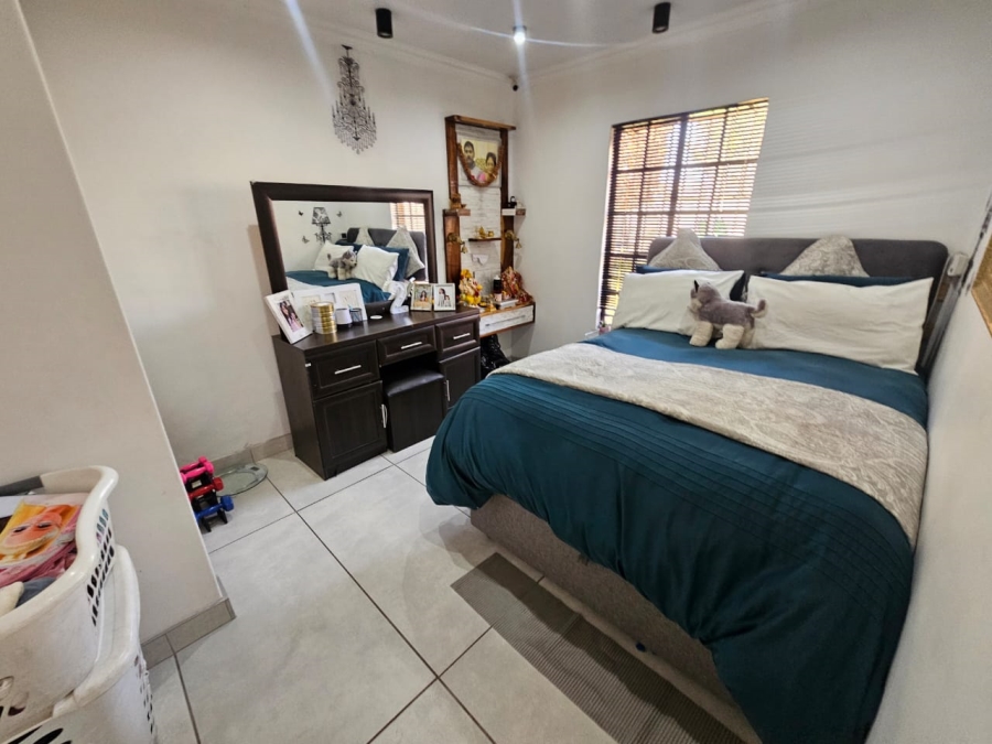 2 Bedroom Property for Sale in Albertsdal Gauteng