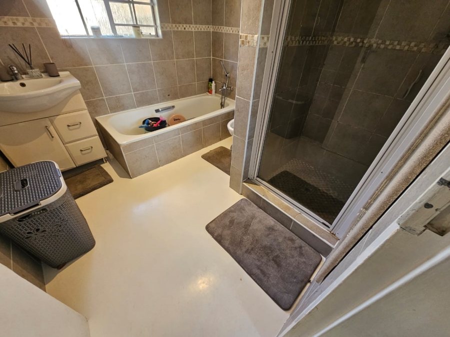 2 Bedroom Property for Sale in Albertsdal Gauteng