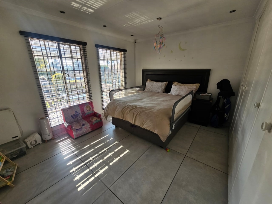 2 Bedroom Property for Sale in Albertsdal Gauteng