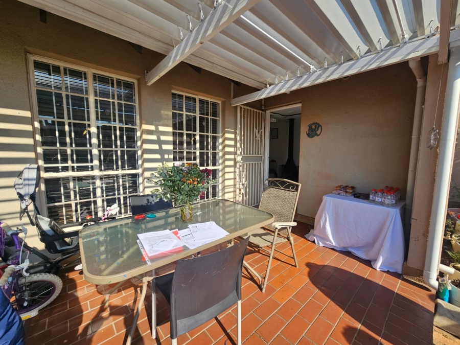 2 Bedroom Property for Sale in Albertsdal Gauteng