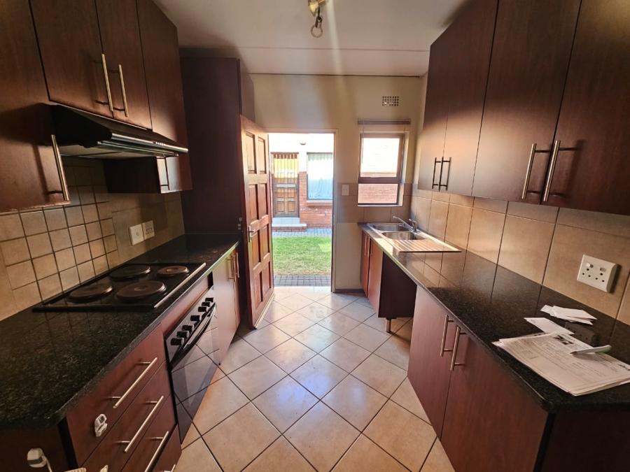 2 Bedroom Property for Sale in Albertsdal Gauteng