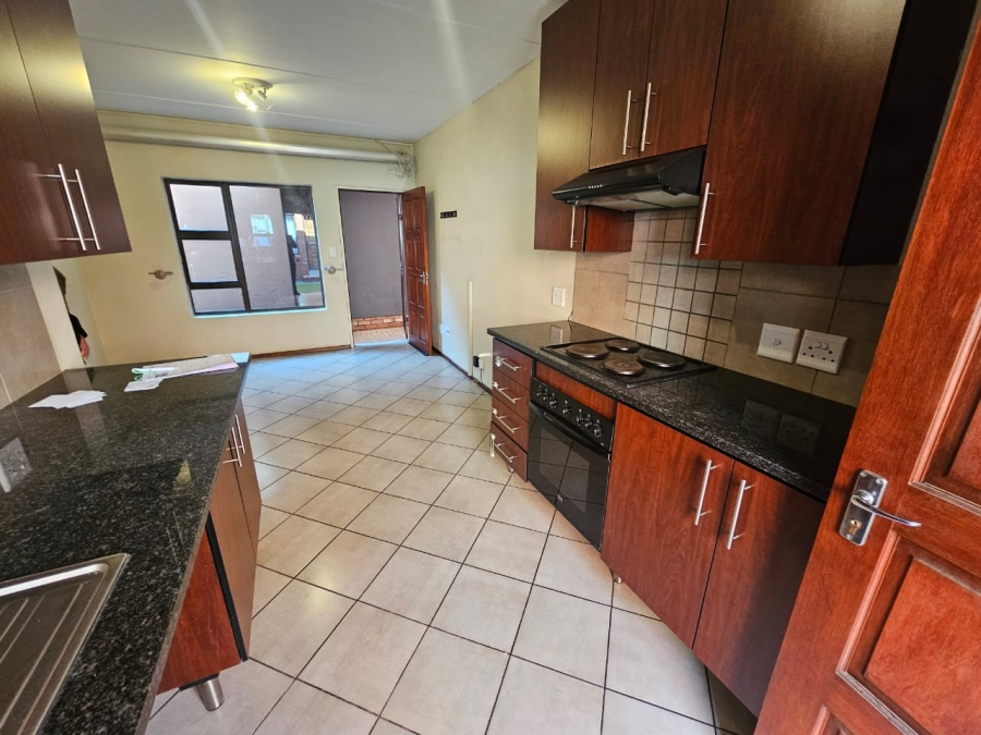 2 Bedroom Property for Sale in Albertsdal Gauteng
