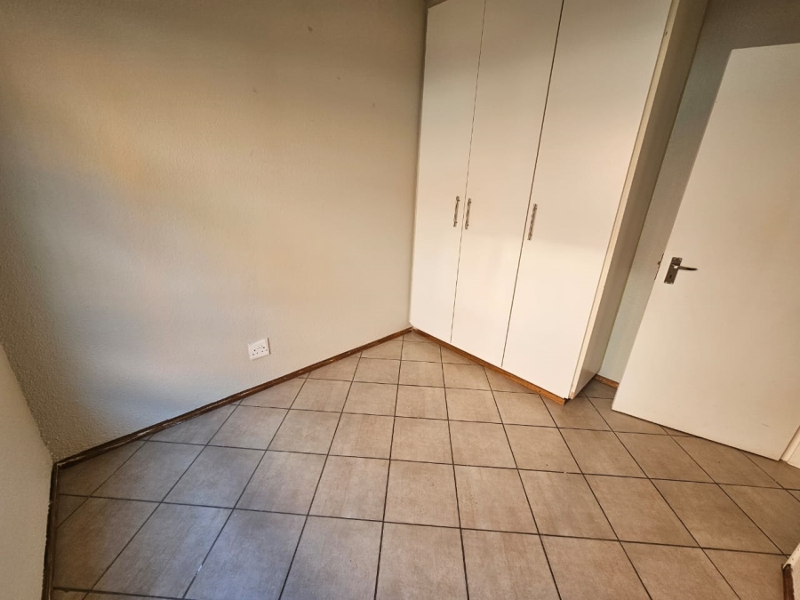 2 Bedroom Property for Sale in Albertsdal Gauteng