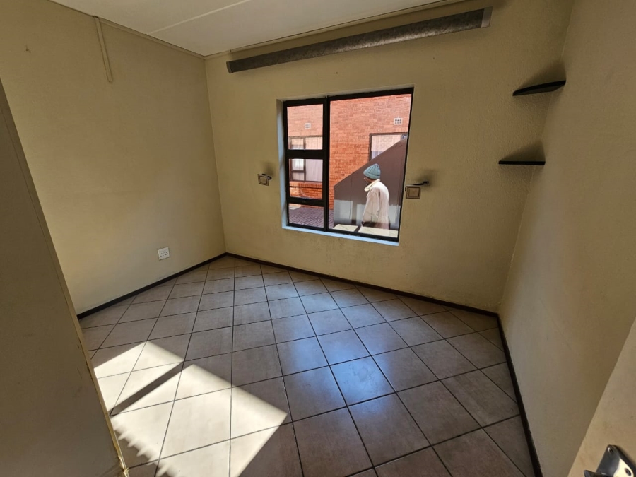 2 Bedroom Property for Sale in Albertsdal Gauteng