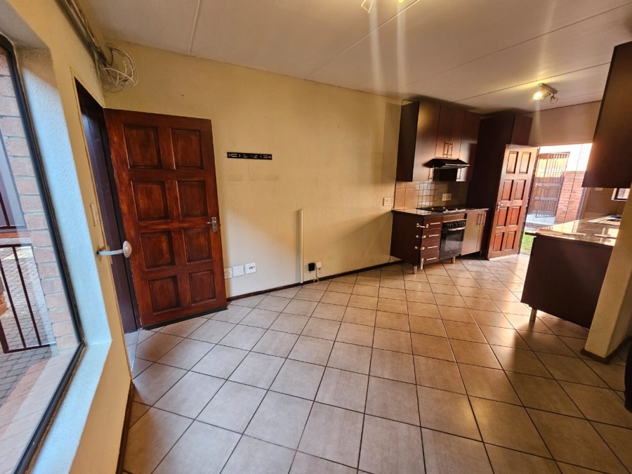 2 Bedroom Property for Sale in Albertsdal Gauteng