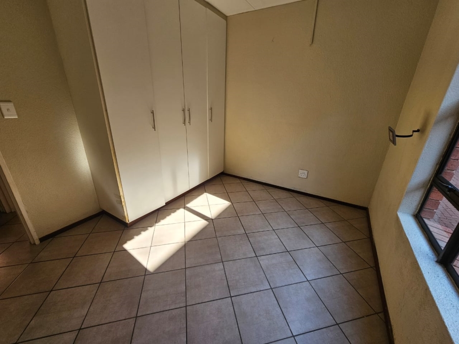 2 Bedroom Property for Sale in Albertsdal Gauteng