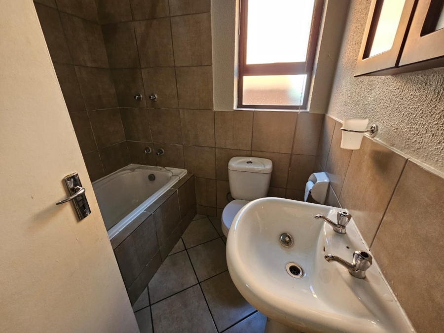 2 Bedroom Property for Sale in Albertsdal Gauteng