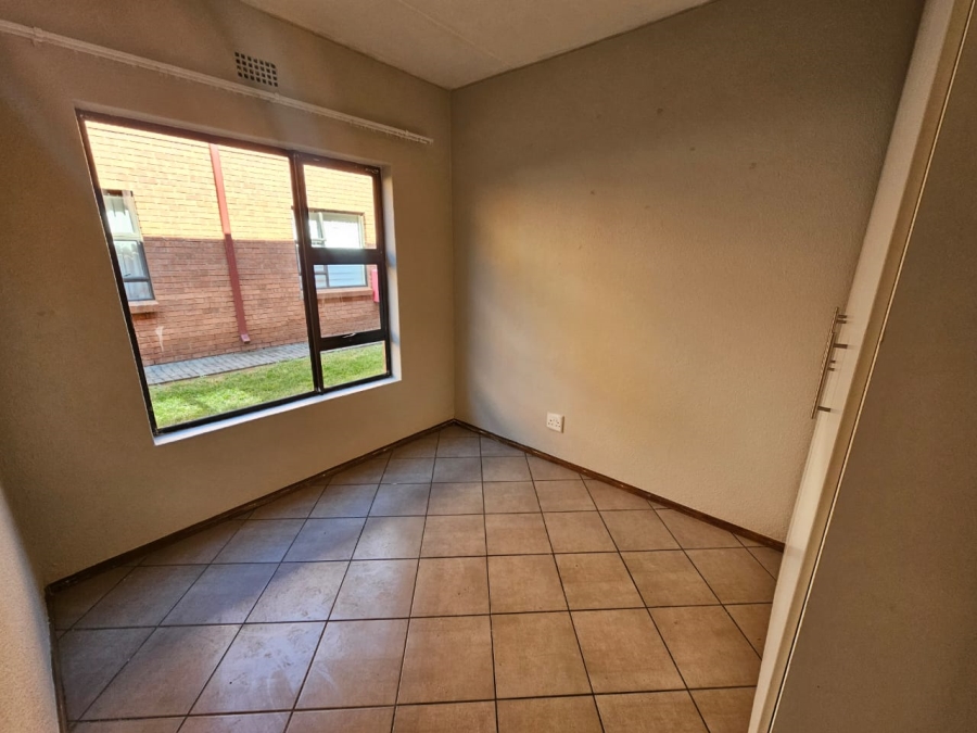 2 Bedroom Property for Sale in Albertsdal Gauteng