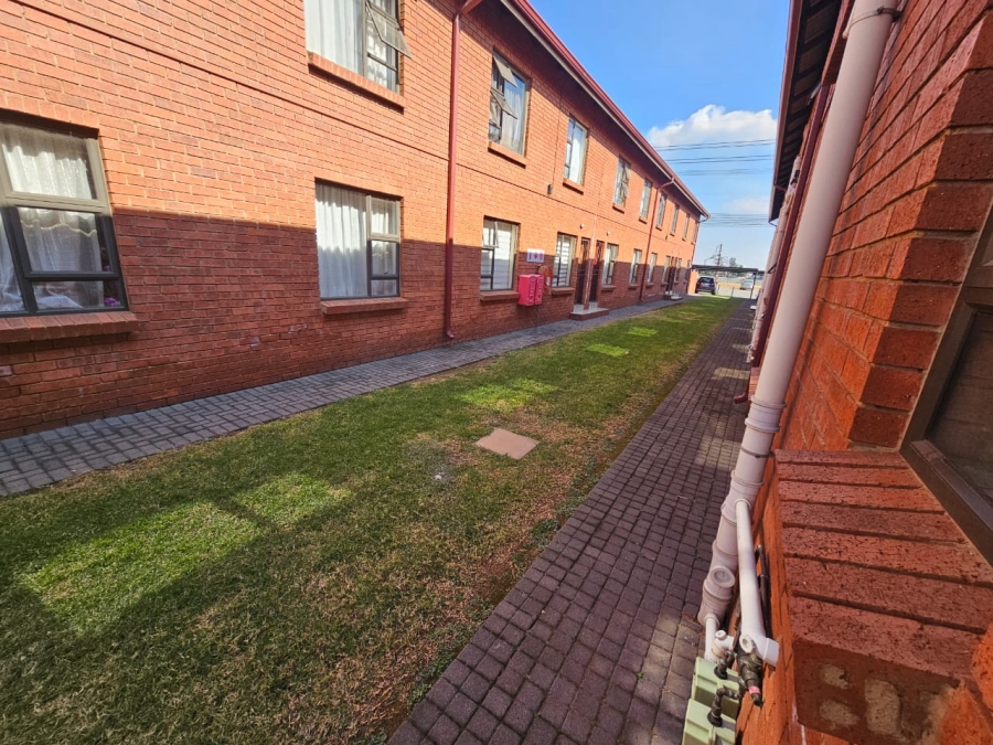 2 Bedroom Property for Sale in Albertsdal Gauteng