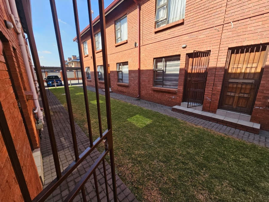 2 Bedroom Property for Sale in Albertsdal Gauteng