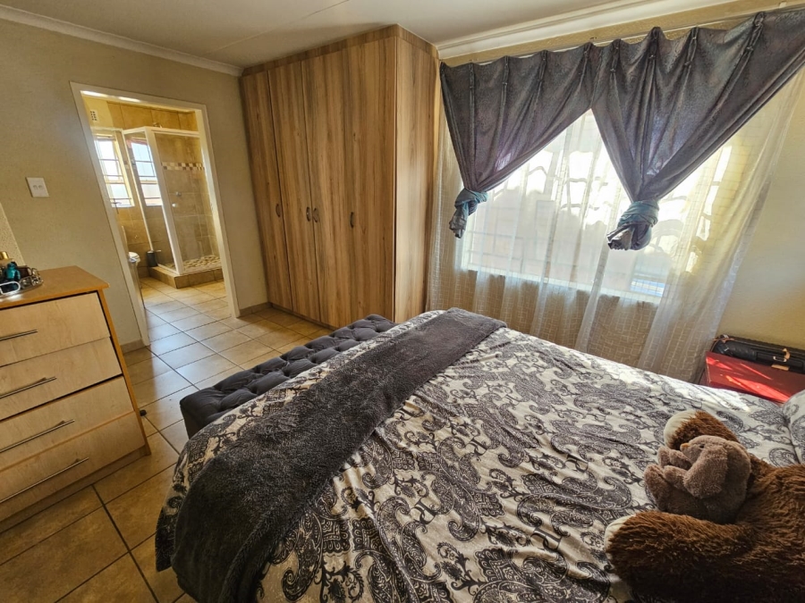 3 Bedroom Property for Sale in Albertsdal Gauteng