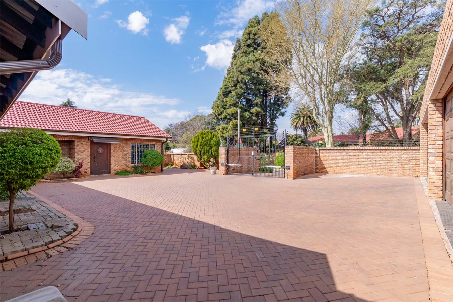 4 Bedroom Property for Sale in Van Riebeeck Park Gauteng