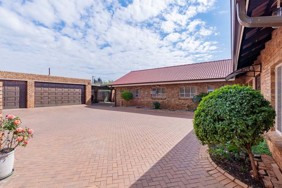 4 Bedroom Property for Sale in Van Riebeeck Park Gauteng